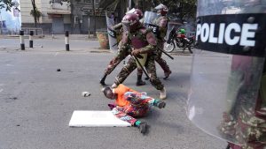 فيديو. الشرطة الكينية تطلق الرصاص على محتجين ضد قانون جديد للضرائب