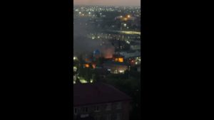 شاهد: مقتل 5 من عناصر الشرطة بعد مداهمة مسلحين على كنيس وكنيسة ومركز للشرطة في داغستان