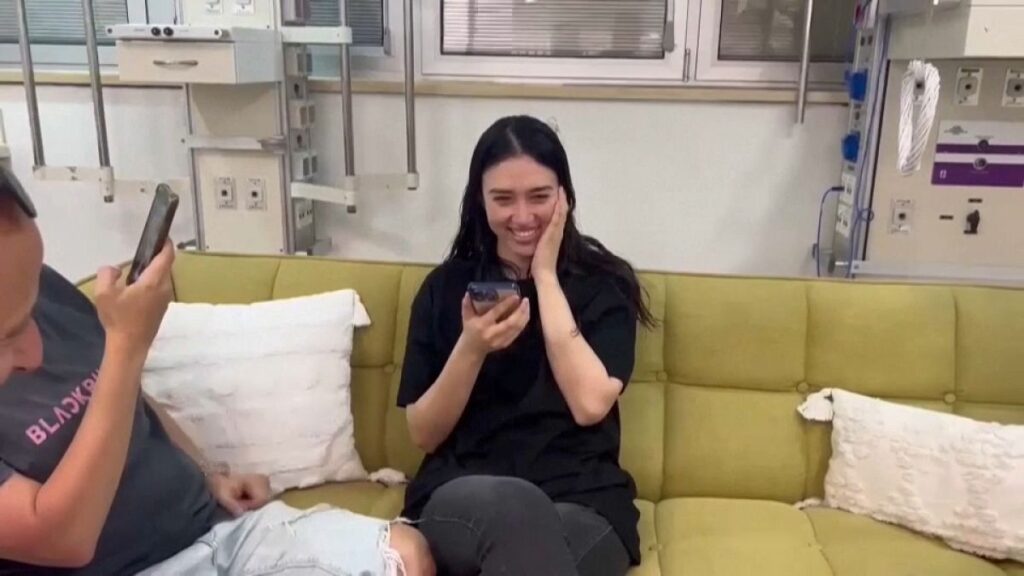 نتنياهو في اتصال هاتفي مع المحتجزة المحررة نوعا ارغماني: “لم نتخل عنك ولو لثانية واحدة”