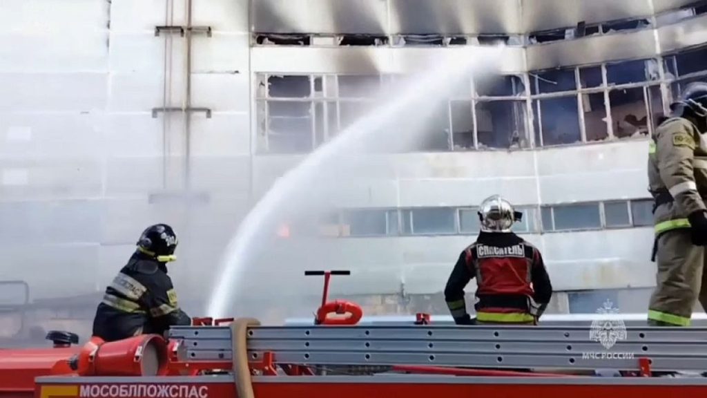 فيديو: مقتل ثمانية أشخاص في حريق ضخم قرب العاصمة الروسية موسكو