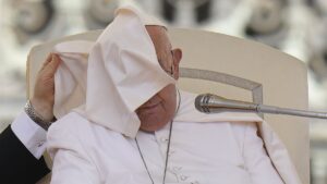 نصيحة من البابا فرنسيس للكهنة كي لا “ينعس” المصلون