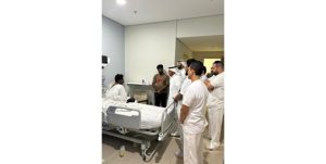 الناصر زار المصابين جراء حريق المنقف في مستشفى الفروانية