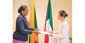 الزين الصباح تقدم أوراق اعتمادها سفيراً غير مقيم إلى الحاكم العام لجامايكا