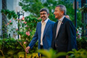 عبدالله بن زايد يلتقي وزير خارجية سنغافورة .. ويبحثان علاقات التعاون والشراكة الشاملة بين البلدين