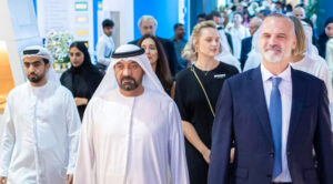 أحمد بن سعيد يفتتح معرضي «الفنادق» و«إندكس» في دبي