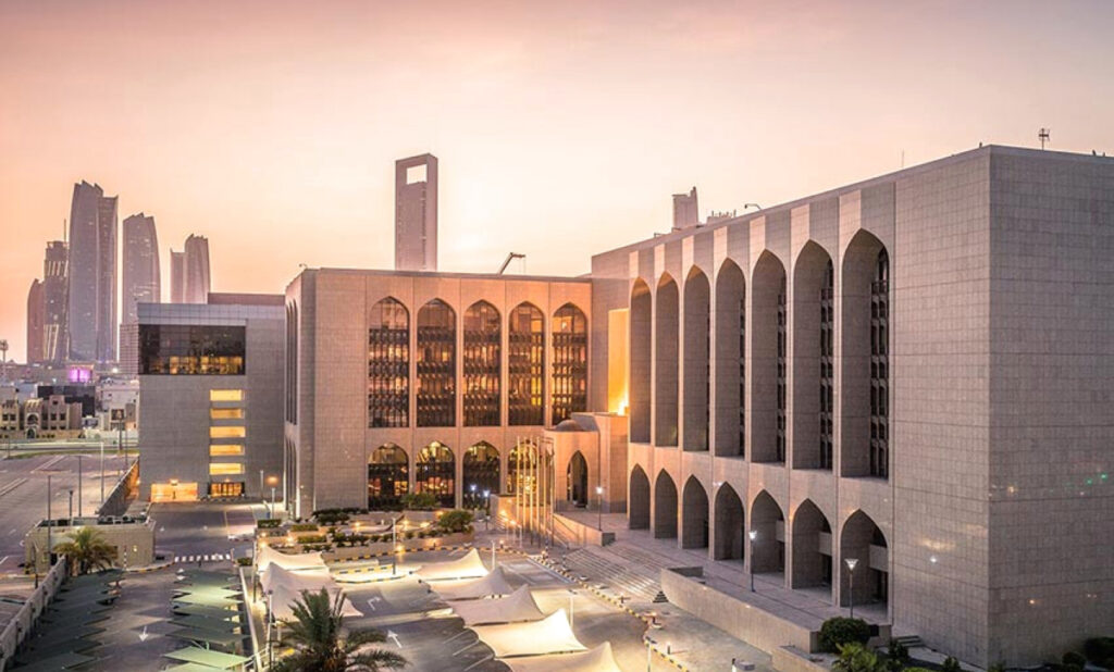 «المركزي» يطالب بتعزيز القنوات الرقمية والتصدي للاحتيال بالبطاقات