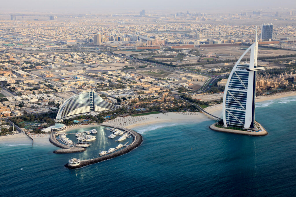 الشواطئ العامة في دبي “للعائلات فقط” خلال عطلة عيد الأضحى