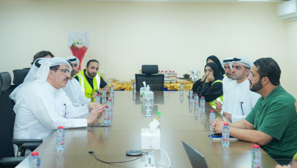 الطاير يطلع على تقدم سير العمل في المرحلة السادسة من مجمع محمد بن راشد آل مكتوم للطاقة الشمسية