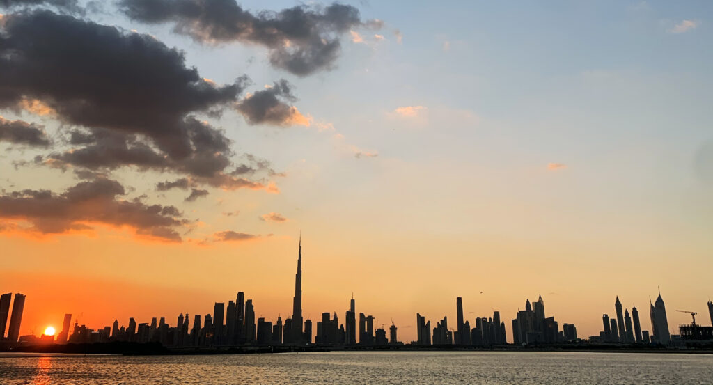 طقس الغد في الإمارات .. صحو بوجه عام غائم جزئياً أحياناً