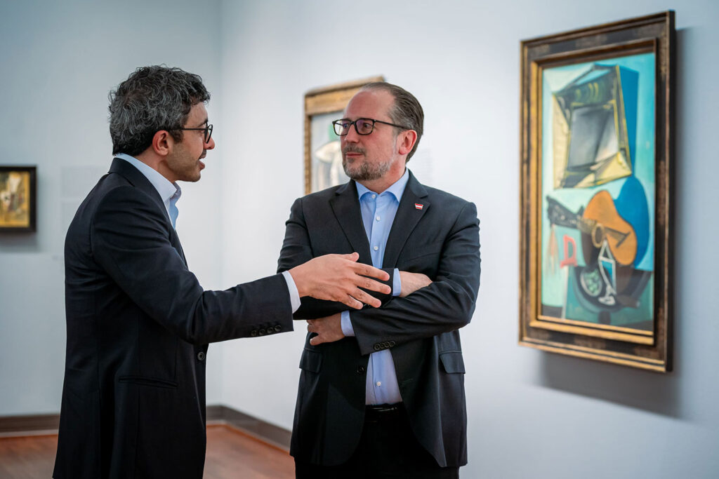 عبدالله بن زايد يزور متحف ألبرتينا التاريخي في فيينا