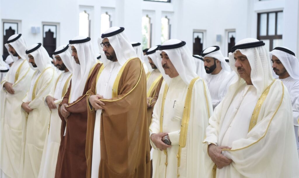 حاكم أم القيوين يؤدى صلاة عيد الأضحى المبارك بمسجد الشيخ أحمد بن راشد المعلا