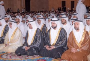 حمد الشرقي يؤدي صلاة عيد الأضحى المبارك بحضور ولي العهد في جامع الشيخ زايد بالفجيرة