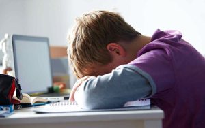 تربويون يطالبون بآليات فعالة للإبلاغ عن التنمر الإلكتروني