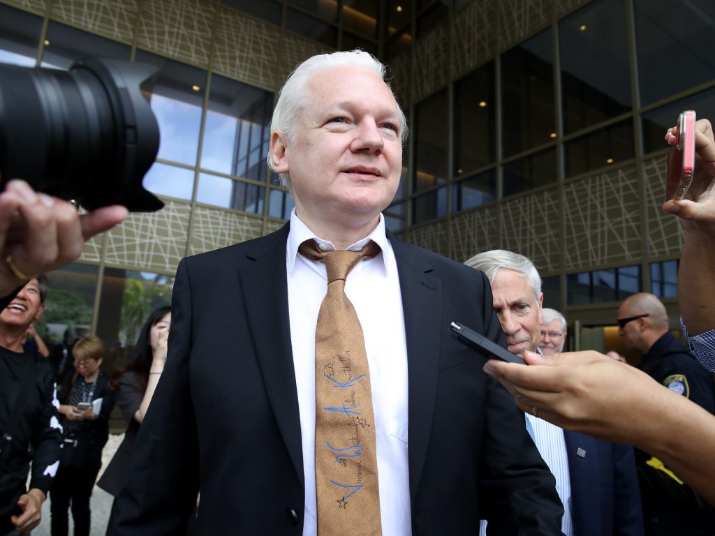 إطلاق سراح أسانج.. 5 قضايا بارزة كشفها ويكيليكس