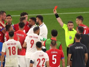 تركيا ضد التشيك في يورو 2024.. رقم قياسي في البطاقات الملونة