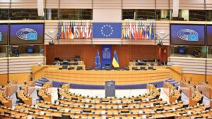الانتخابات تنتهي اليوم.. البرلمان الأوروبي يتجه نحو اليمين