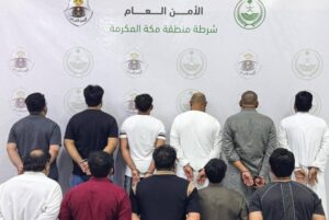 القبض على 9 مقيمين ووافدَين لترويجهم بطاقات «نسك حاج» مزورة