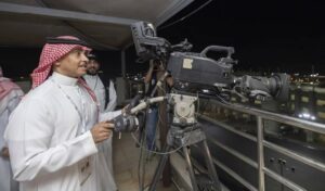 وزير الإعلام يتفقّد مقار منظومة الإعلام بالمشاعر المقدسة