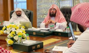 في حدثٍ نادر .. 3 خطب متتالية