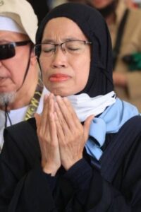 الرُّماة يتغلّبون على تحدي الإجهاد ويرمون الجمرات الثلاث