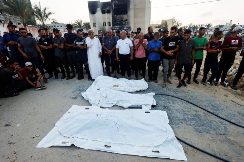 مقتل 54 فلسطينياً في مجزرتين إسرائيليتين.. والدفاع المدني: الاحتلال استخدم قنابل شديدة الانفجار