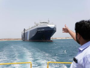 تراجع شحن الحاويات بنسبة 90% بسبب هجمات الحوثيين بالبحر الأحمر