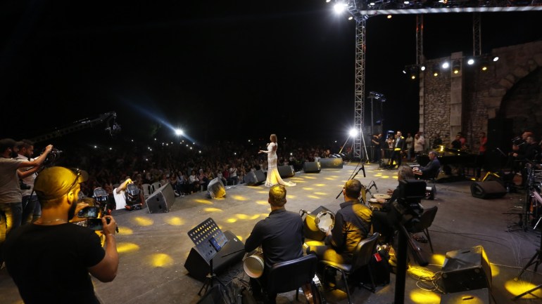 المطربة اللبنانية كارول سماحة تغني في مهرجان قلعة دمشق
