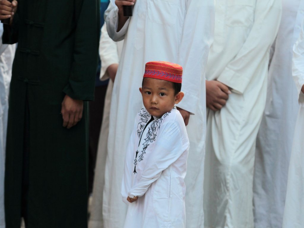 فورين بوليسي: حملة الصين على الإسلام تزحف نحو الأطفال