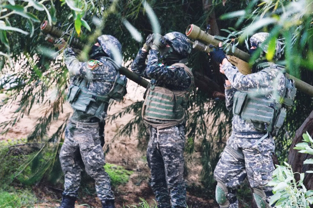 يوم حافل لعمليات المقاومة.. استهداف “أباتشي” وتفجير آليات للاحتلال وقصف بالصواريخ