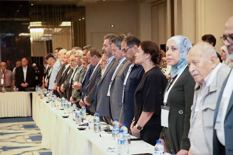 لحظة صمت في أعمال ملتقى الحوار الوطني الفلسطيني الثاني باسطنبول - الجزيرة نت