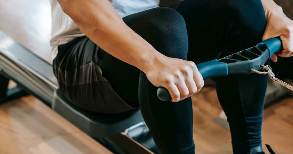 تمرين التجديف الداخلي.. 30 دقيقة يوميا تحدث تغيرا جذريا في الجسم