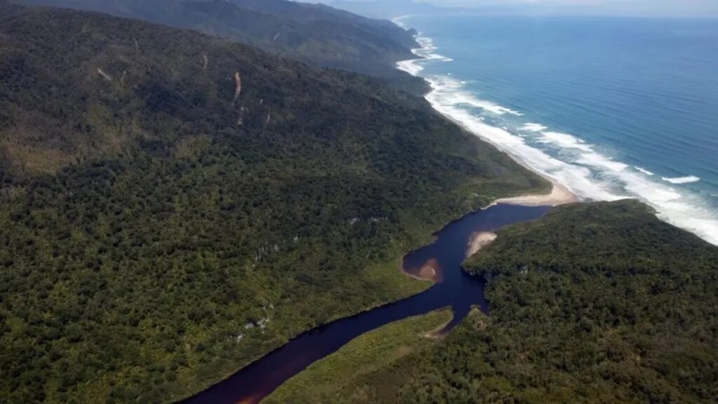 هيفي النيوزيلندية.. وجهة سياحية تجتمع فيها الجبال الثلجية والغابات الكثيفة والطيور النادرة