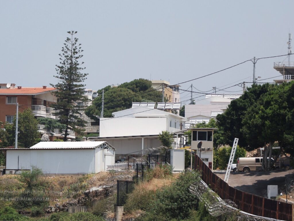 خبراء يفككون أبعاد استهداف السفارة الأميركية ببيروت