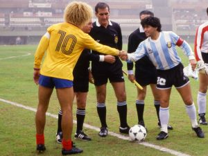 من مارادونا وبيليه إلى إتشيفيري وأرانغو.. نجوم لمعت في سماء كوبا أميركا