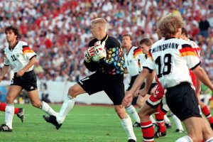 نهائي يورو 92.. المسمار الأخير في نعش قانون “إعادة الكرة بالقدم للحارس”