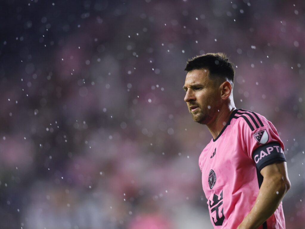 ميسي يعترف بأنه تلقى علاجا نفسيا بسبب برشلونة