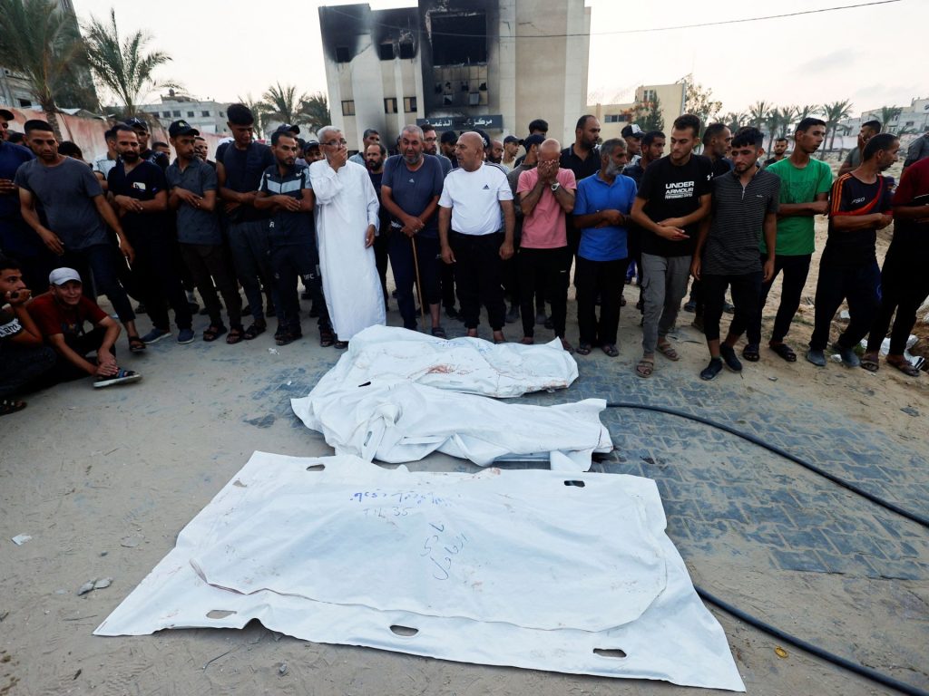 دعوات للتحقيق باستهداف الاحتلال مكتب الصليب الأحمر بغزة