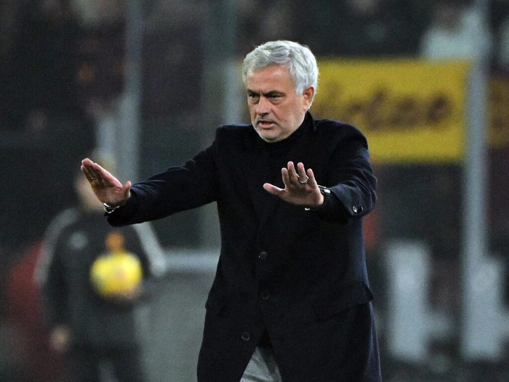 مورينيو يتوقع بطل يورو 2024 وأفضل لاعب والهداف والفائز بالكرة الذهبية