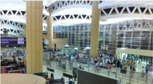 124 ألف مسافر في يوم واحد.. مطار الملك خالد الدولي يحقق أرقاماً قياسية تشغيلية مع ذروة الحج