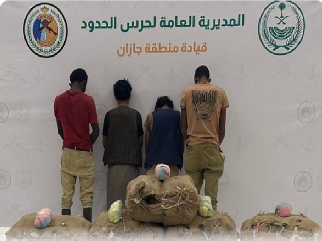 حرس الحدود بجازان يقبض على 4 مخالفين لتهريبهم 90 كيلوجرامًا من القات