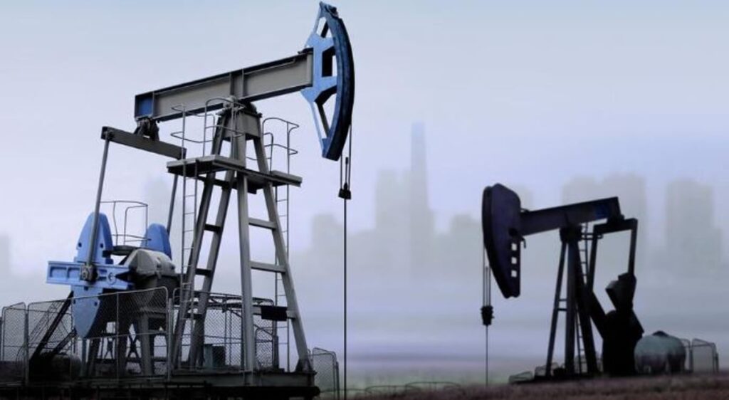 أسعار النفط تواصل خسائرها مع زيادة المخزونات الأمريكية