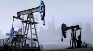 أسعار النفط تواصل خسائرها مع زيادة المخزونات الأمريكية