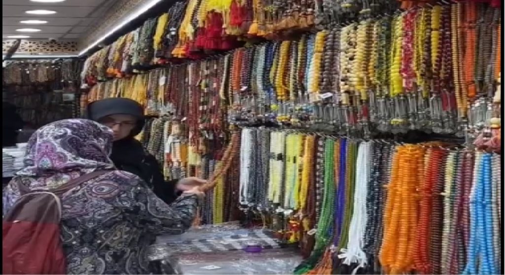 الحجاج المغادرون ينعشون سوق السبح في مكة المكرمة