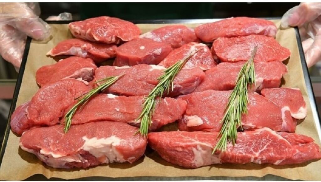 خالد النمر يحذر هذه الفئات من كثرة تناول اللحوم الحمراء