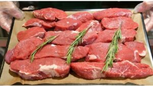 خالد النمر يحذر هذه الفئات من كثرة تناول اللحوم الحمراء