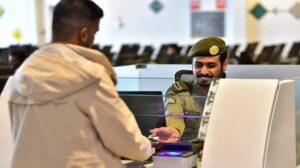 هل يمكن إصدار إقامة لعاملة منزلية والمقيم عليه مخالفات؟.. الجوازات توضح