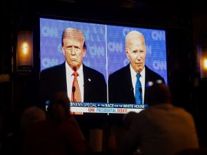 كيف رأت صحف أميركا وبريطانيا مناظرة بايدن وترامب؟