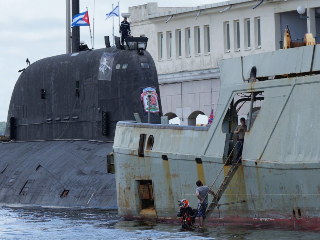 روسيا تطمئن أميركا بعد رسو سفينة وغواصة نوويتين قربها