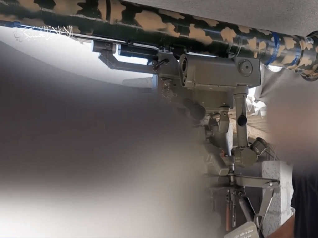 السهم الأحمر الحارق.. الصاروخ القسامي مذيب الدروع الإسرائيلية