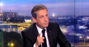 ساركوزي يحذر من الفوضى بعد دعوة ماكرون لانتخابات مبكرة